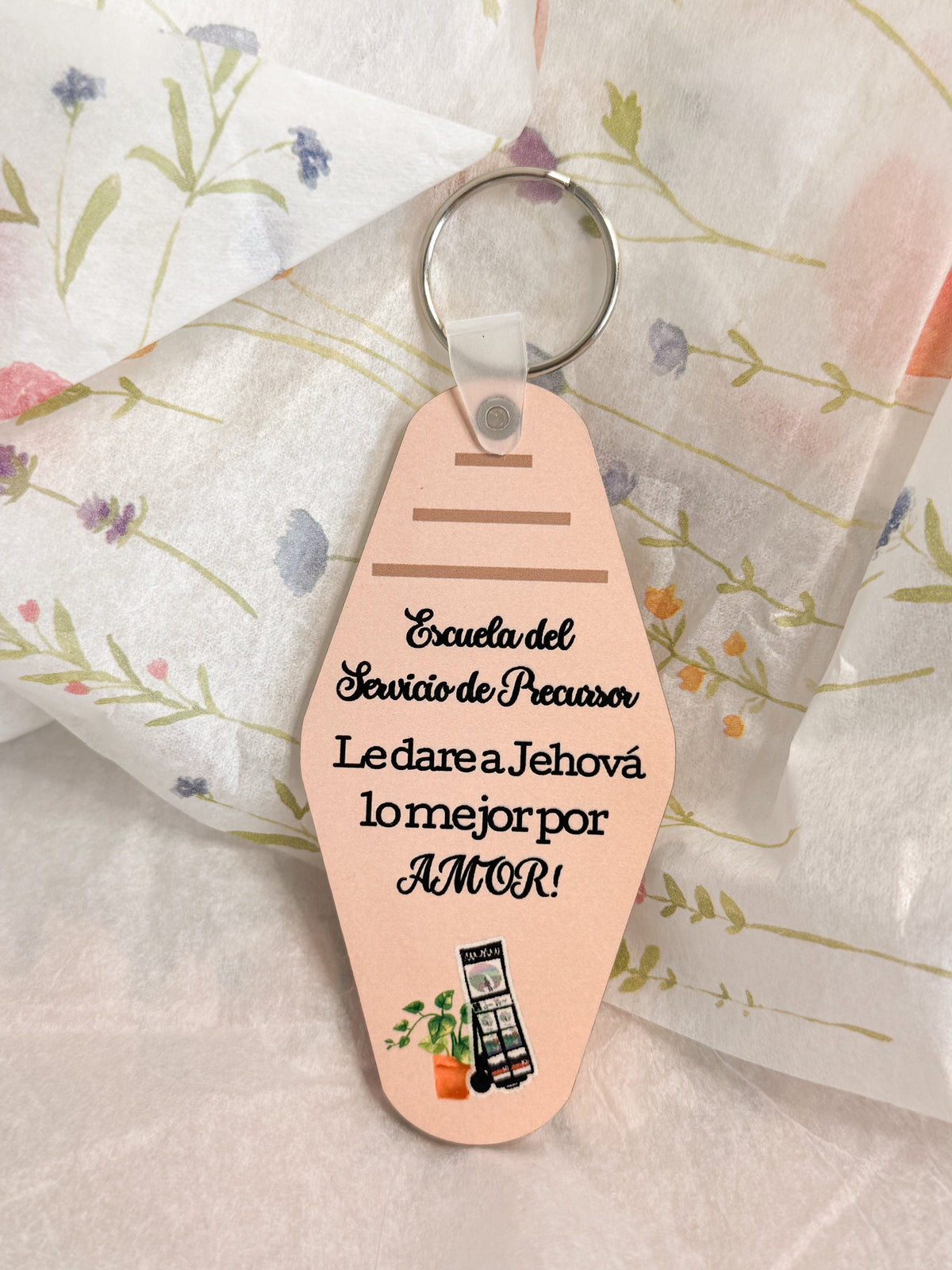 Pink motel-style keychain reading "Escuela del Servicio de Precursor, Le daré a Jehová lo mejor por AMOR!"