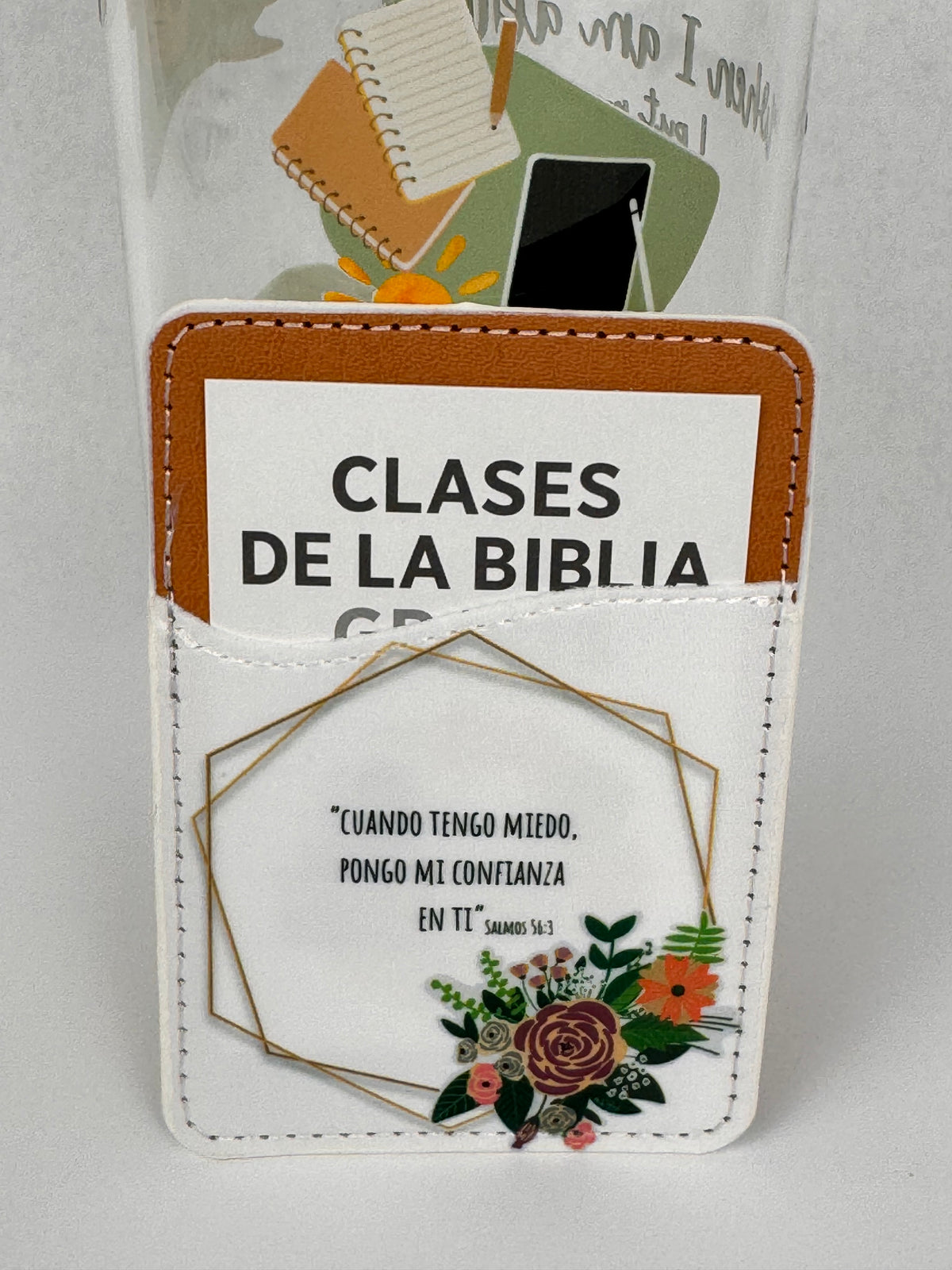 Phone card wallet with a gold hexagon frame, a burgundy flower bouquet and the Salmos 56:3 quote